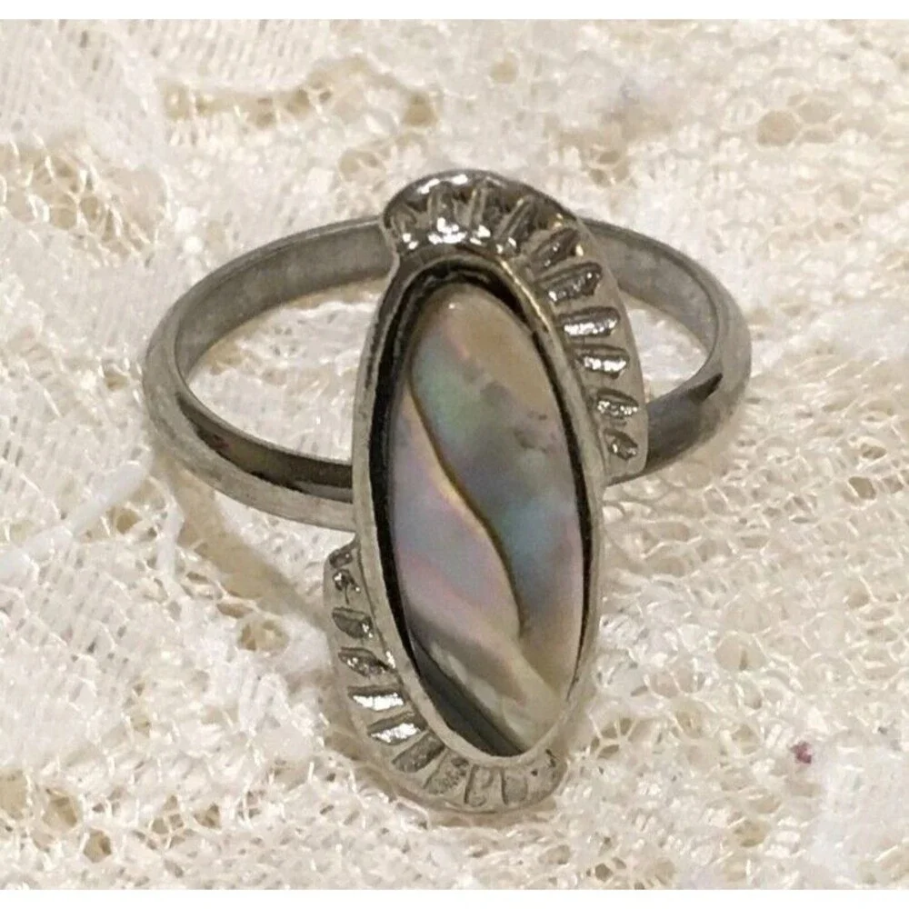 Vintage Abalone Shell Cocktail Ring Silver Tone size 7.5 70s Oval shape